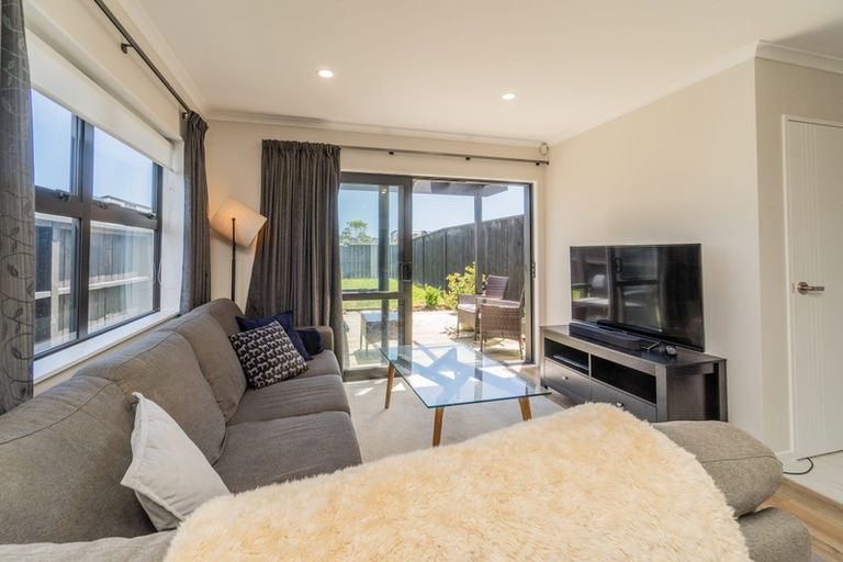 Photo of property in 8c Lumbarda Drive, Kumeu, 0810