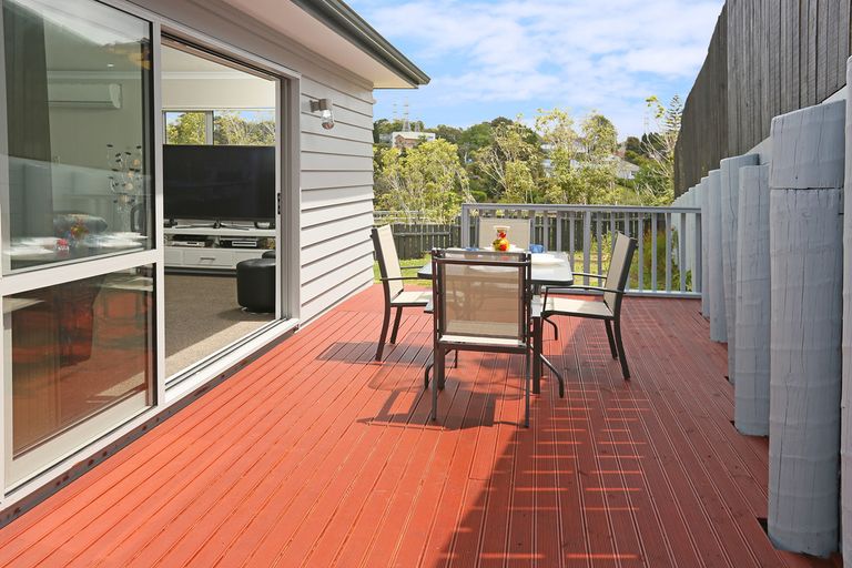 Photo of property in 16a Cedar Heights Avenue, Massey, Auckland, 0614