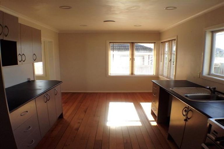 Photo of property in 13 Kervil Avenue, Te Atatu Peninsula, Auckland, 0610