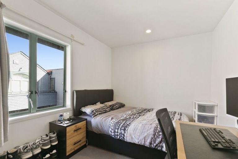 Photo of property in 93a Kelburn Parade, Kelburn, Wellington, 6012