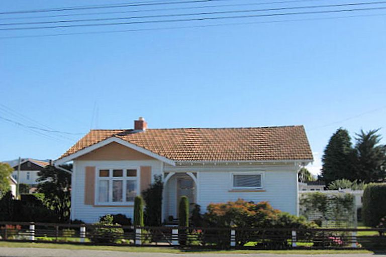 Photo of property in 16 Harris Street, Waimate, 7924