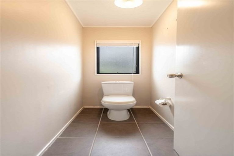 Photo of property in 16 Amery Place, West Harbour, Auckland, 0618