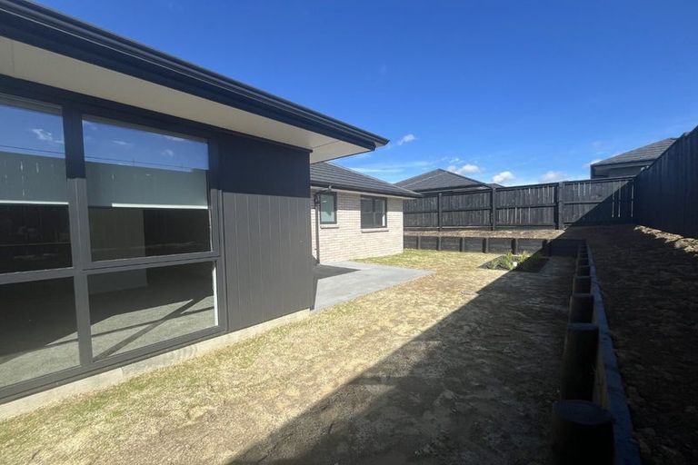 Photo of property in 8 Manaakitia Road, Karaka, 2124