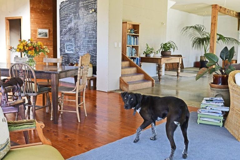 Photo of property in 18 Old School Road, Leigh, 0985