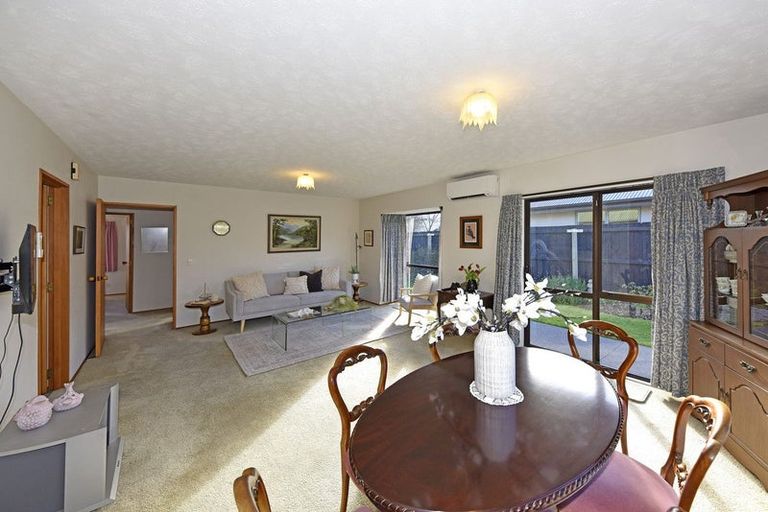 Photo of property in 3/9b Prestons Road, Redwood, Christchurch, 8051