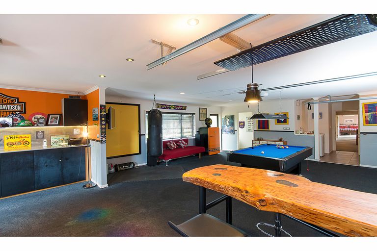 Photo of property in 4 Calderwood Close, Waiuku, 2123