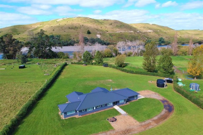 Photo of property in 62 River Road, Otane, Waipawa, 4271