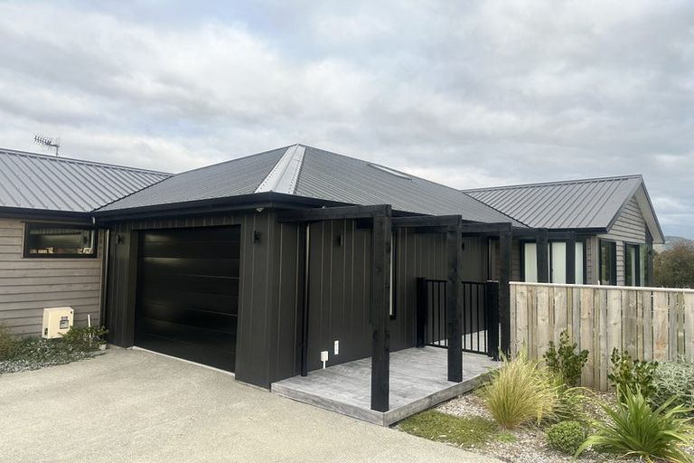 Photo of property in 8 Kaiwaru Place, Waikanae, 5036