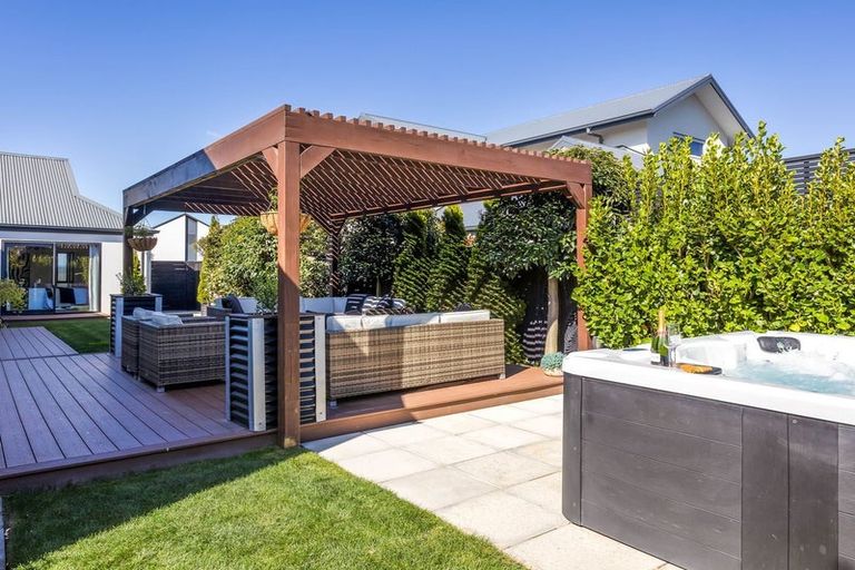 Photo of property in 6 Waitikiri Square, Parklands, Christchurch, 8083