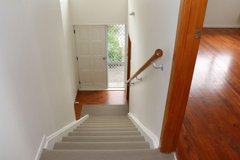Photo of property in 38 Potter Avenue, Northcote, Auckland, 0627