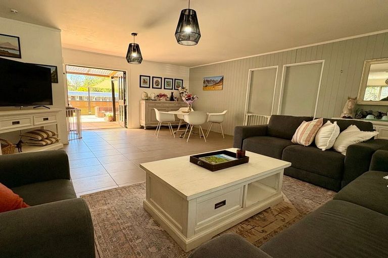 Photo of property in 140 Mako Mako Road, Levin, 5510