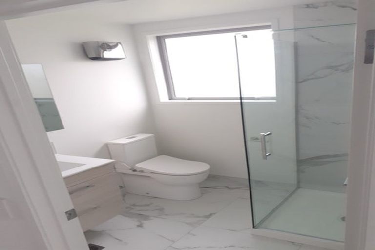 Photo of property in 3/7 Flanshaw Road, Te Atatu South, Auckland, 0610