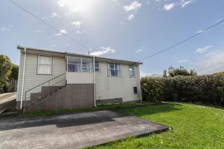Photo of property in 12 Hiwi Crescent, Titahi Bay, Porirua, 5022