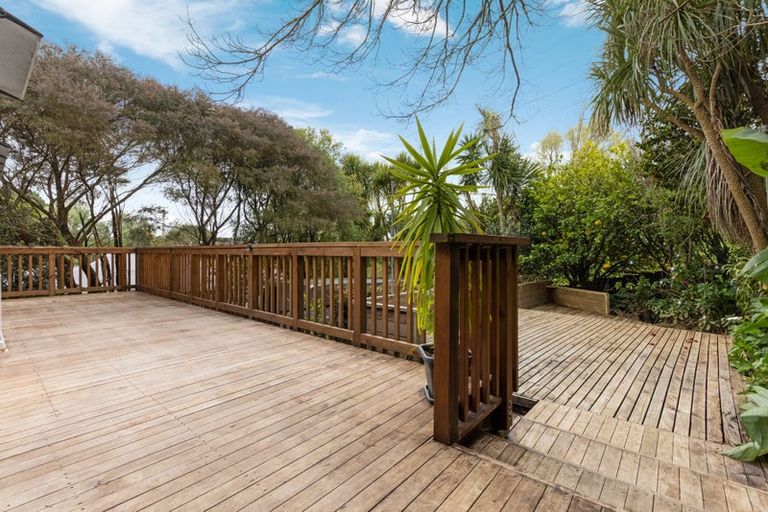 Photo of property in 23 Imperial Place, Henderson, Auckland, 0612