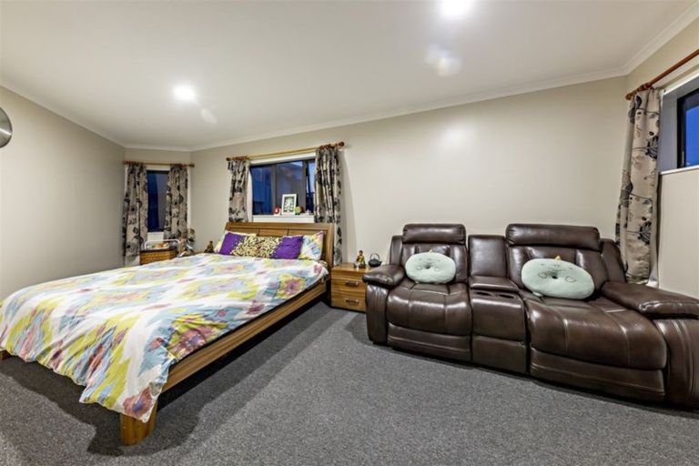 Photo of property in 36 Piper Place, Goodwood Heights, Auckland, 2105