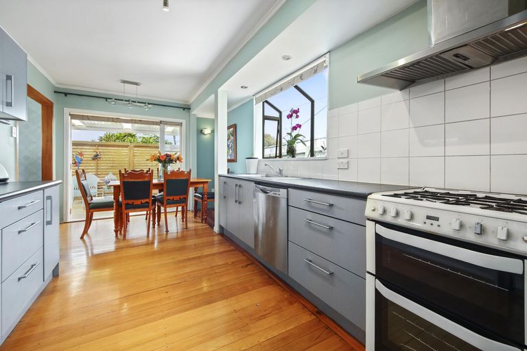 Photo of property in 12 Kereru Street, Henderson, Auckland, 0612