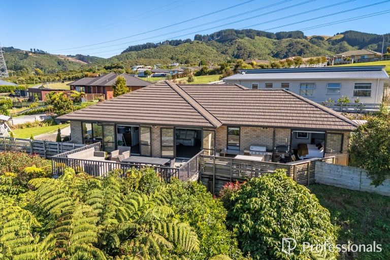 Photo of property in 35 Percy Kinsman Crescent, Riverstone Terraces, Upper Hutt, 5018
