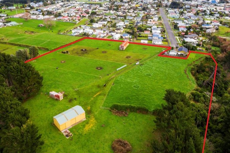 Photo of property in 69 Iredale Road, Hawera, 4610