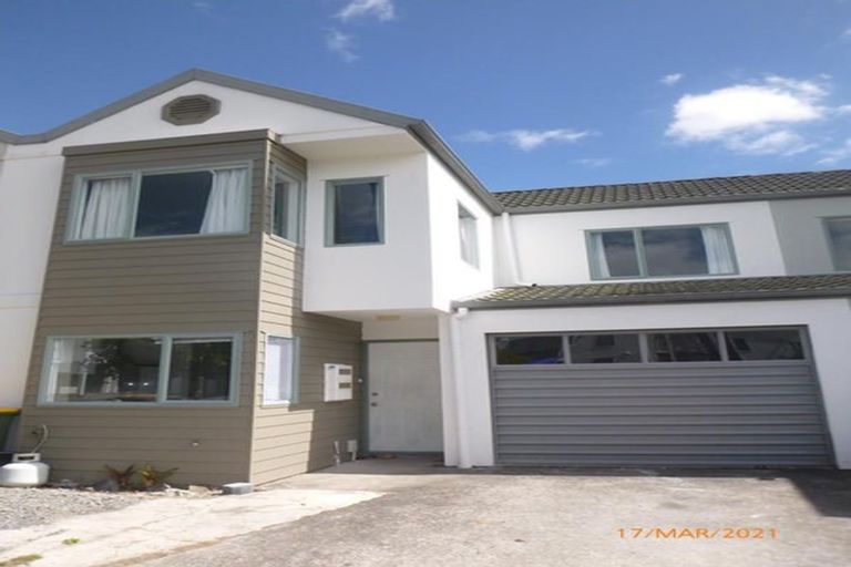 Photo of property in 19 Stephen Avenue, Henderson, Auckland, 0610
