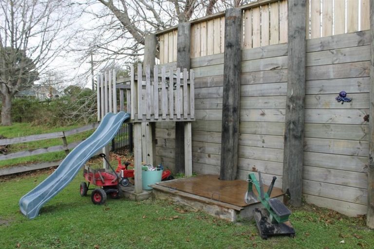 Photo of property in Hurndall Street East, Maungaturoto, 0520