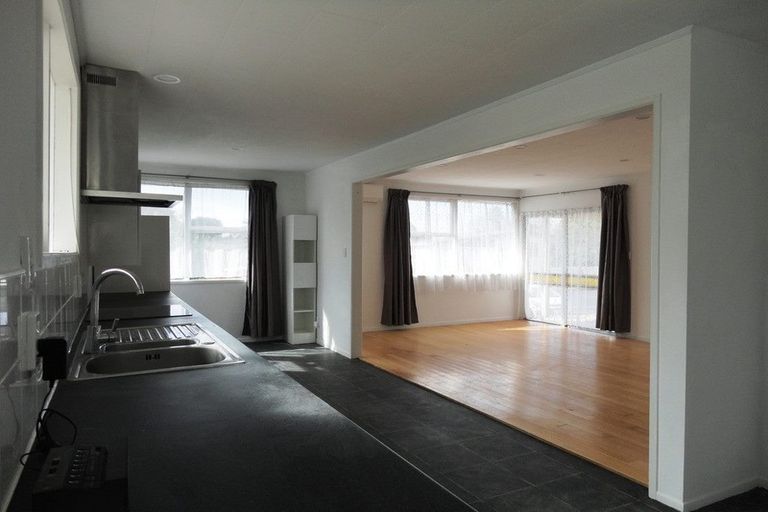 Photo of property in 19 Swallow Drive, Manurewa, Auckland, 2102