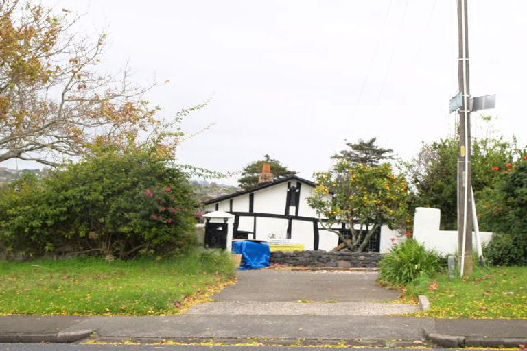 Photo of property in 51 Cockle Bay Road, Cockle Bay, Auckland, 2014
