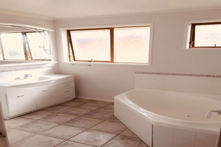 Photo of property in 78 Weatherly Road, Torbay, Auckland, 0630