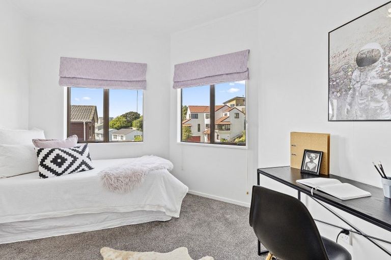 Photo of property in 72 Beacon Hill Road, Strathmore Park, Wellington, 6022