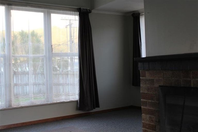 Photo of property in 11 Wainhouse Street, Stokes Valley, Lower Hutt, 5019