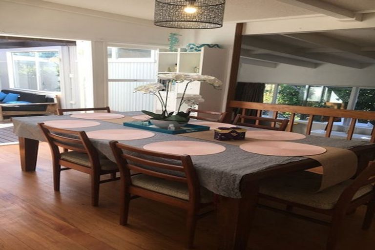 Photo of property in 6 Long Street, Torbay, Auckland, 0630