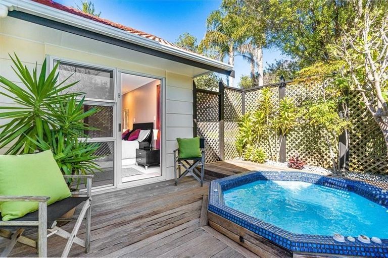 Photo of property in 175 Chelsea View Drive, Chatswood, Auckland, 0626
