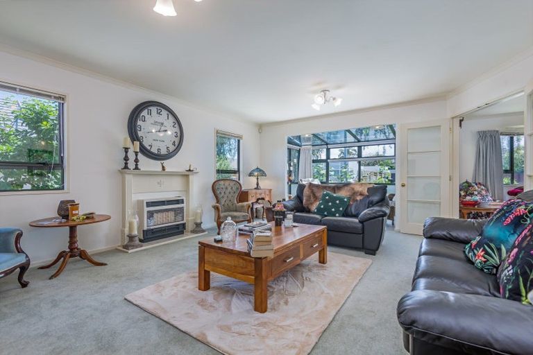 Photo of property in 18 Winston Avenue, Hokowhitu, Palmerston North, 4410