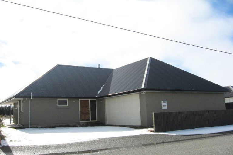Photo of property in 32 Glencairn Road, Twizel, 7901