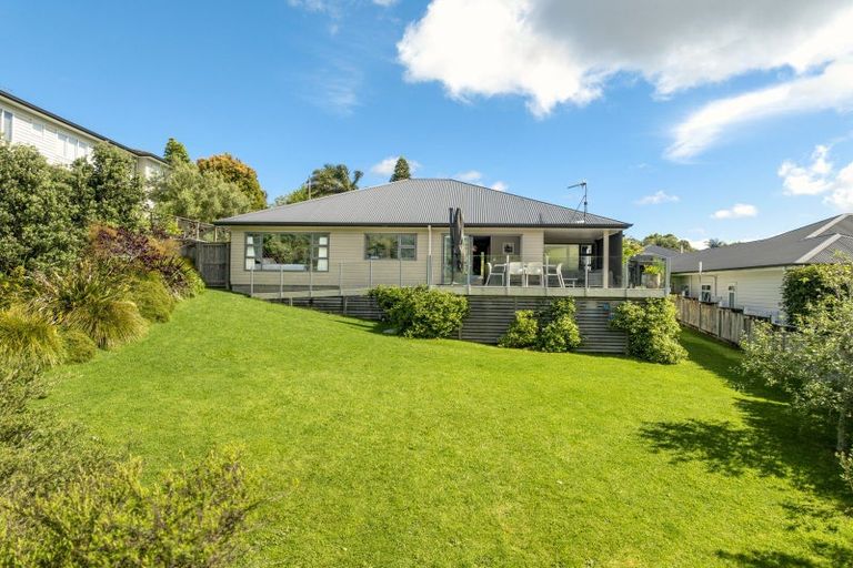 Photo of property in 18 Crabb Fields Lane, Riverhead, 0820