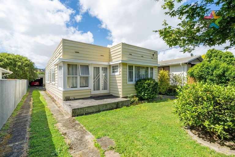 Photo of property in 20 Golf Road, Manor Park, Lower Hutt, 5019