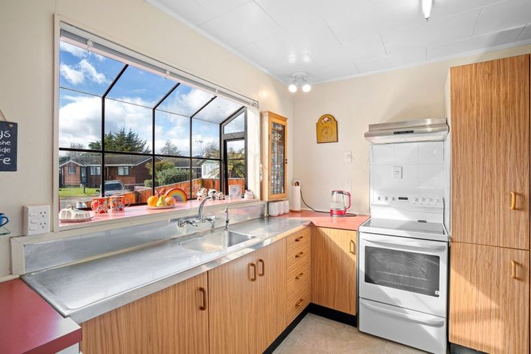 Photo of property in 10 Broadbelt Grove, Levin, 5510