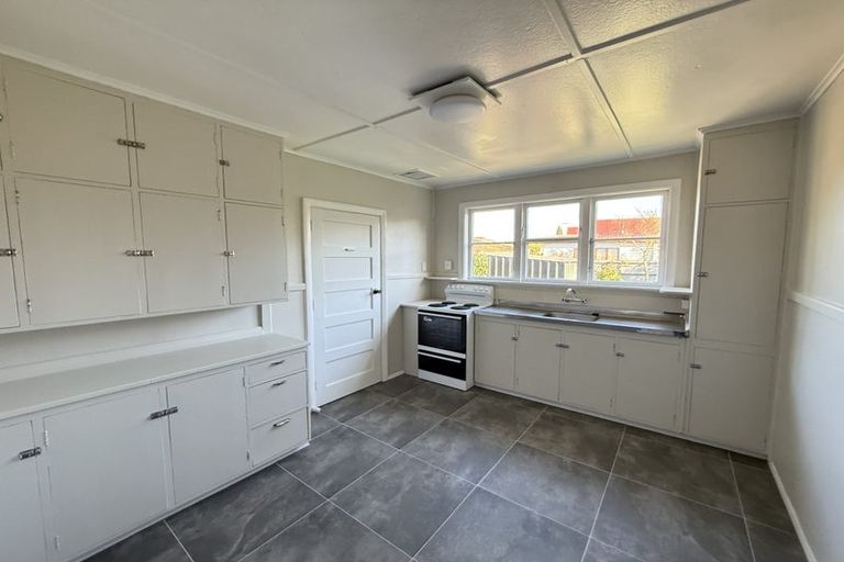 Photo of property in 42 Pitcairn Crescent, Bryndwr, Christchurch, 8053