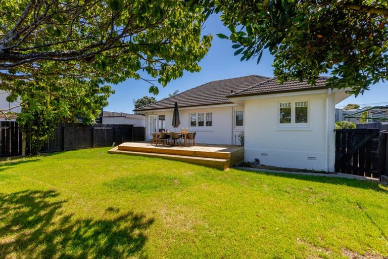 Photo of property in 4 Pitau Road, Mount Maunganui, 3116