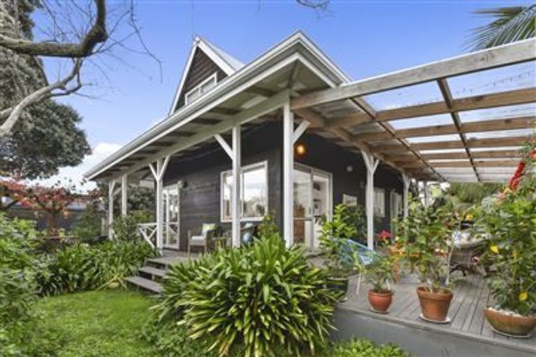 Photo of property in 1/1 Owens Road, Devonport, Auckland, 0624
