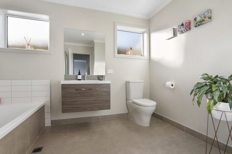 Photo of property in 28 Kanuka Road, Hobsonville, Auckland, 0616