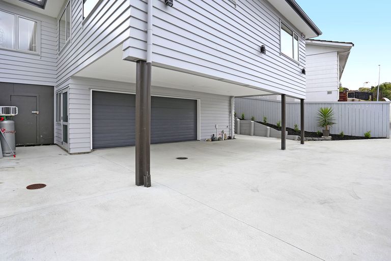 Photo of property in 16a Cedar Heights Avenue, Massey, Auckland, 0614