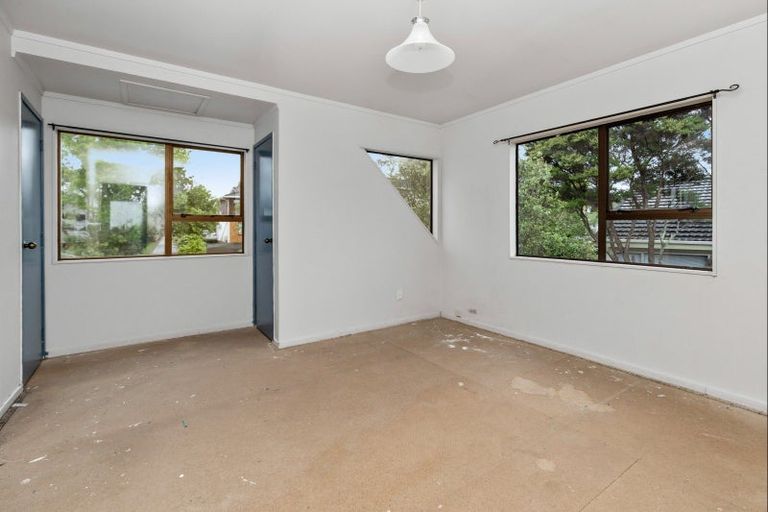 Photo of property in 1/16 Glen Vista Place, Bayview, Auckland, 0629