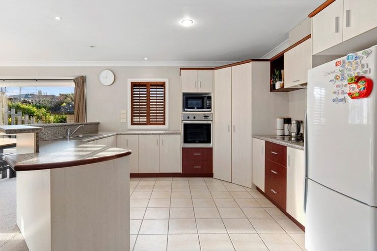 Photo of property in 2 Harbourside Way, Welcome Bay, Tauranga, 3112