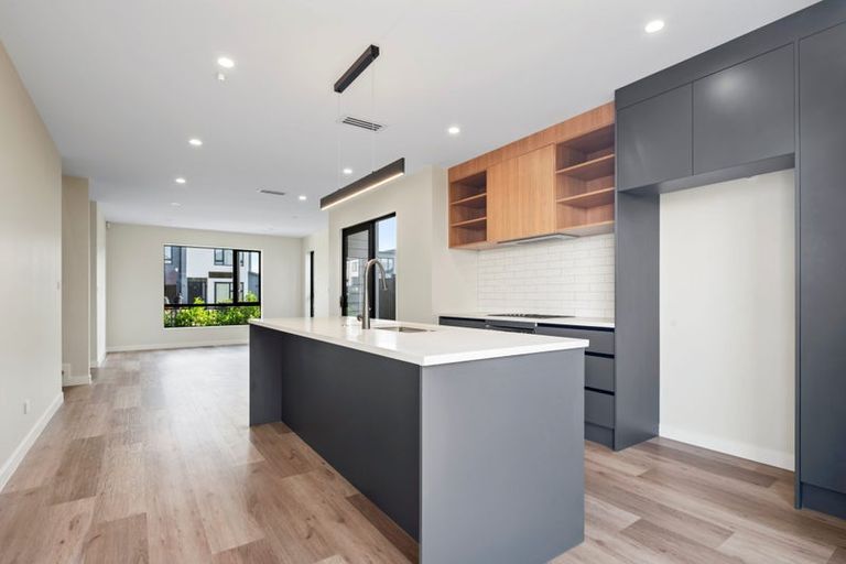 Photo of property in 6 Babos Avenue, Kumeu, 0810