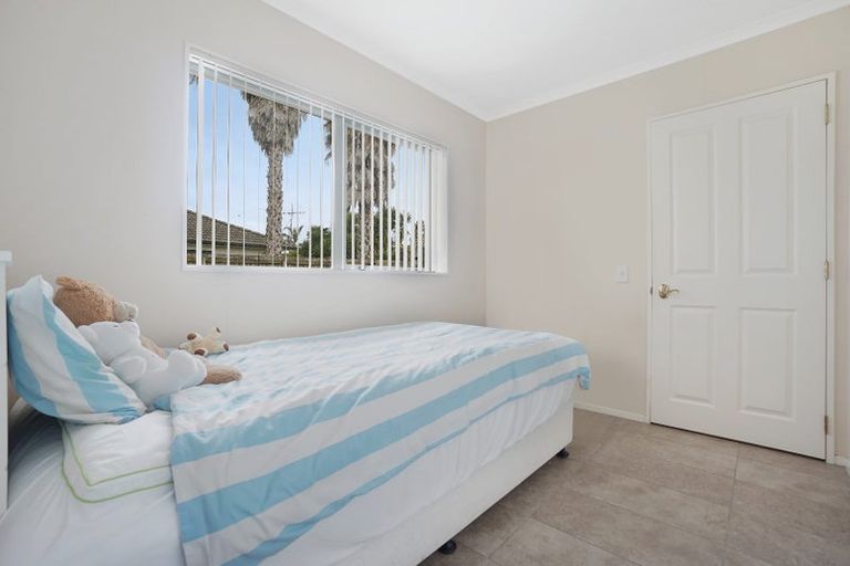 Photo of property in 16 Castlehill Court, Wattle Downs, Auckland, 2103