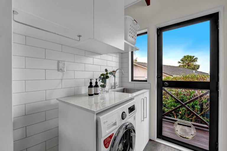 Photo of property in 38 Eyre Street, Henderson, Auckland, 0612