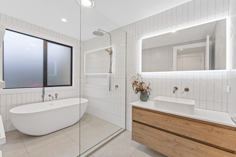 Photo of property in 33 Botanical Heights Drive, Waipahihi, Taupo, 3330