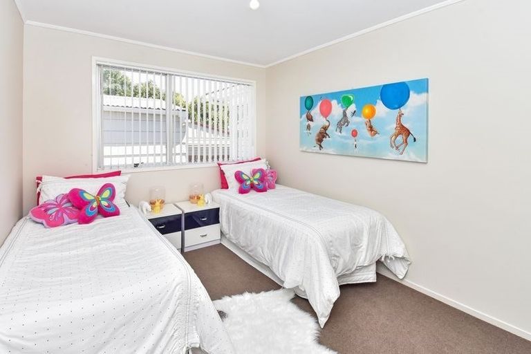 Photo of property in 25 Gibbons Road, Weymouth, Auckland, 2103