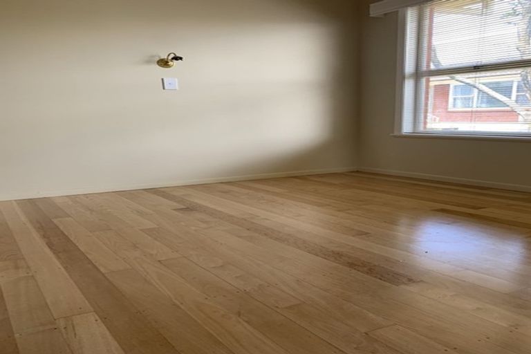 Photo of property in 1/16 Shakespeare Road, Milford, Auckland, 0620