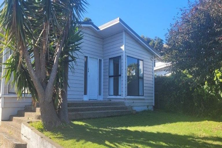 Photo of property in 94 Mana Esplanade, Paremata, Porirua, 5026